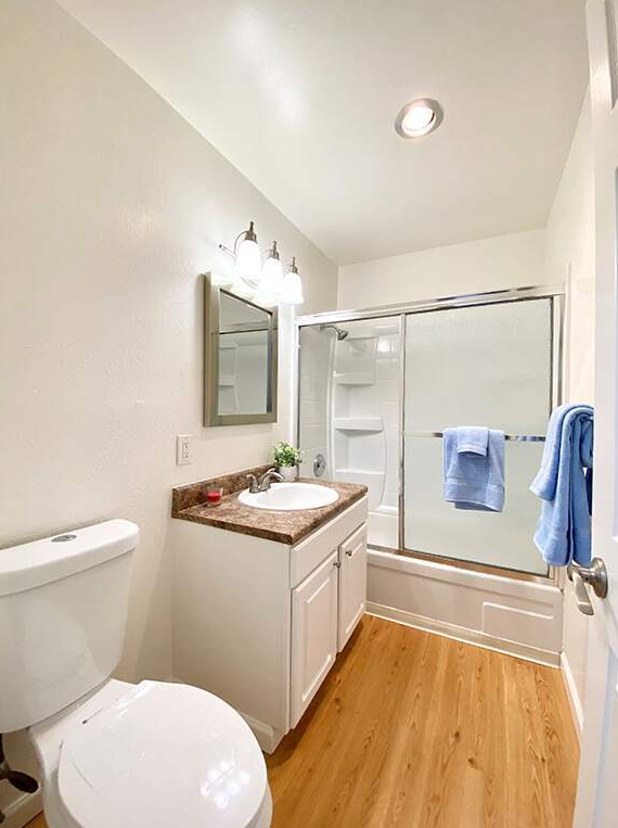 1515 The Glens Apartments photo 4